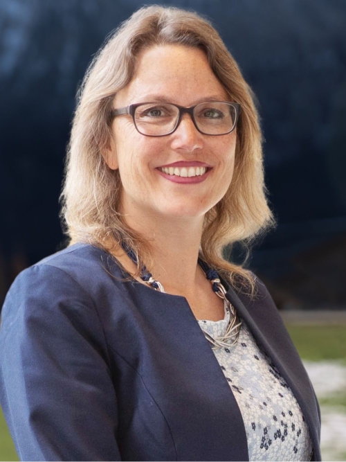 Laura Oesch, Sekretärin